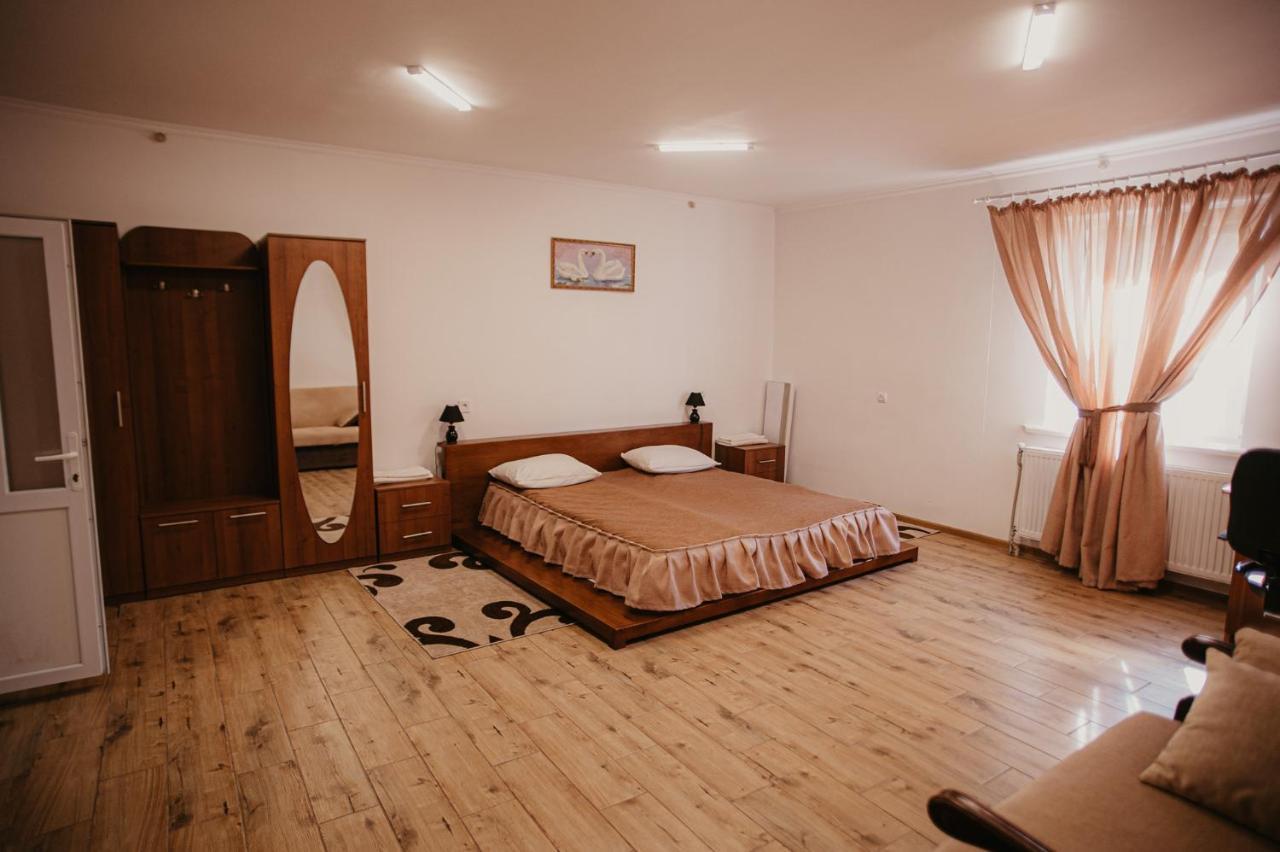 Лісова Пісня Апартаменти Husyatyn Exterior photo