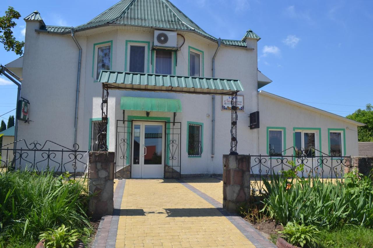Лісова Пісня Апартаменти Husyatyn Exterior photo